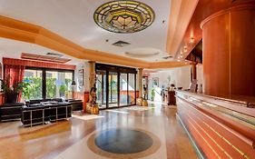 HotelTritone